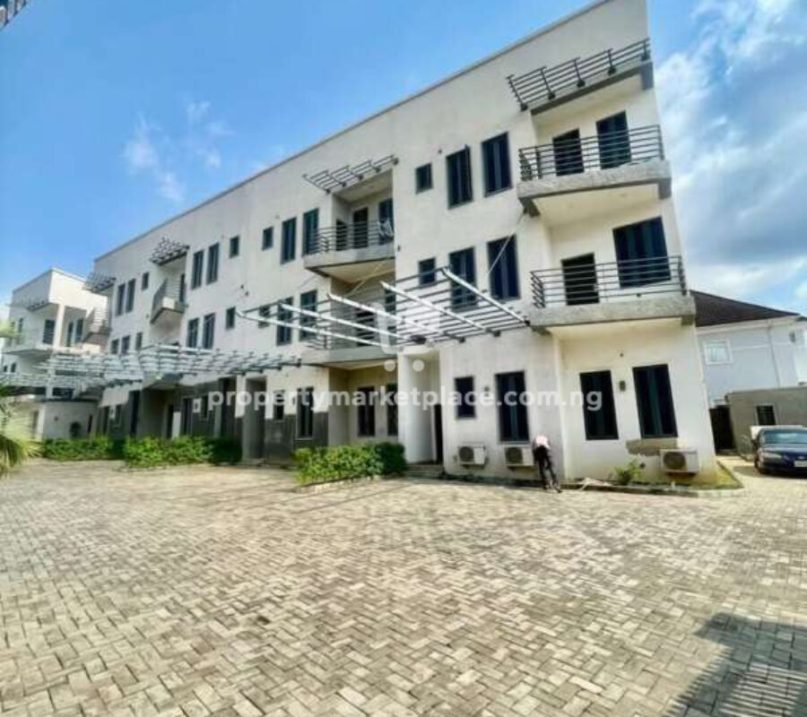 Spacious 4 bedroom terrace duplex with Bq