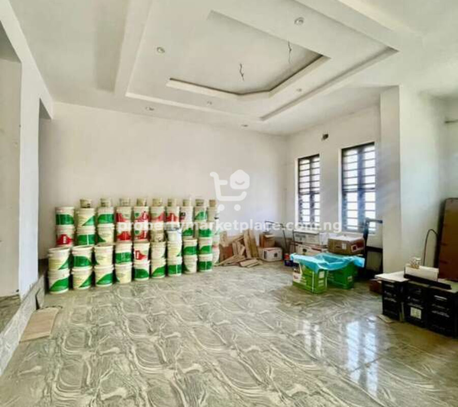 Spacious 4 bedroom terrace duplex with Bq