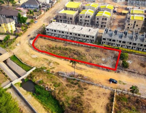 Residential land measuring 1259 Sqm in Mabushi