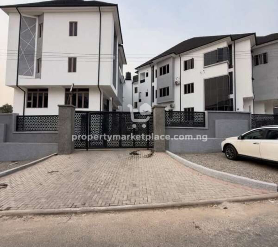 Spacious 3 bedroom apartment