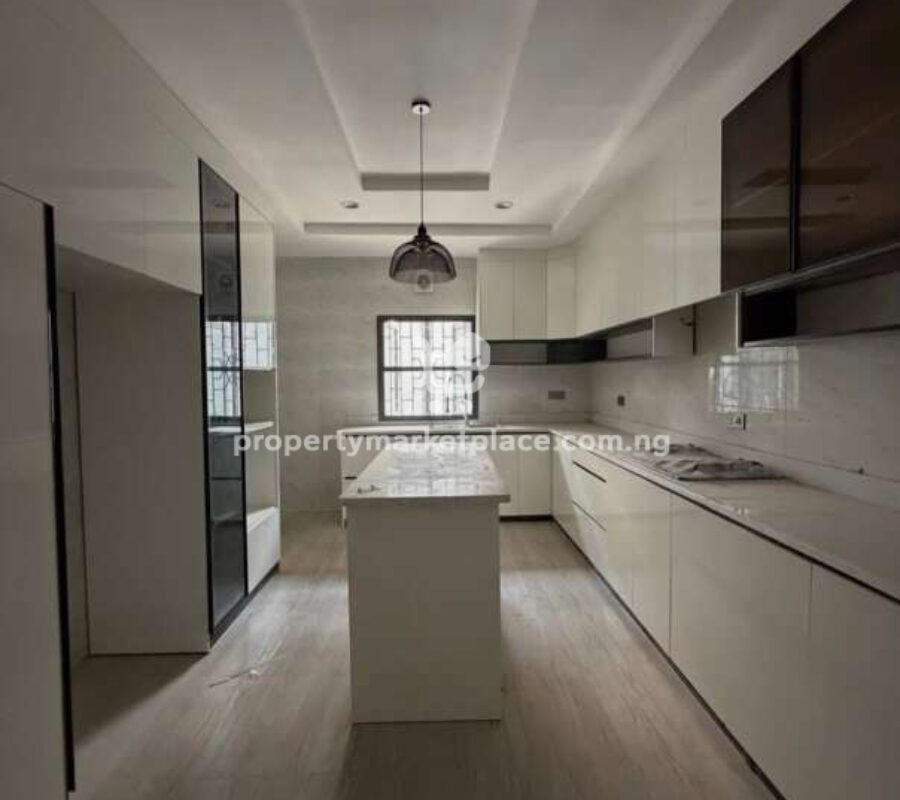 4 bedroom terrace duplex with a room Bq