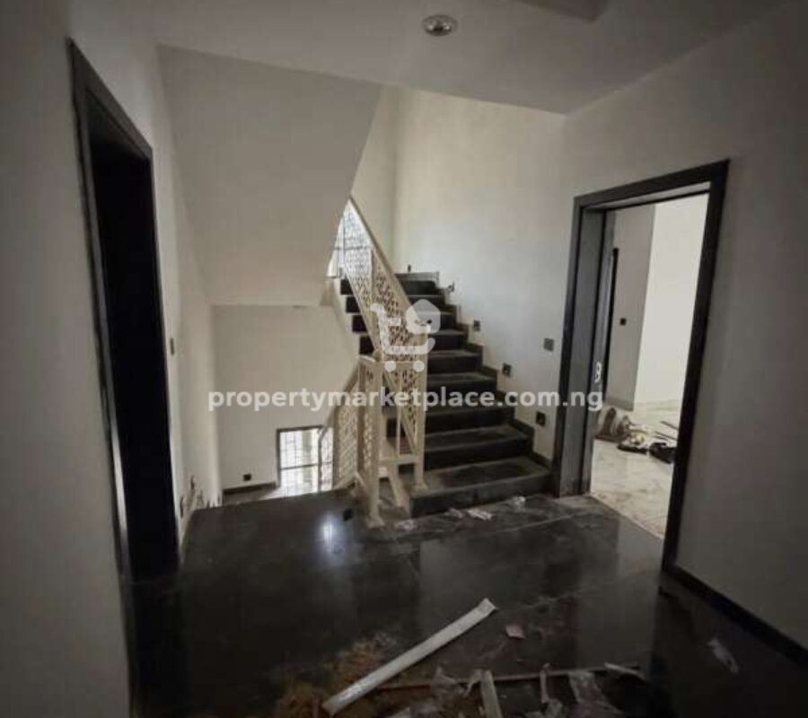 4 bedroom terrace duplex with a room Bq