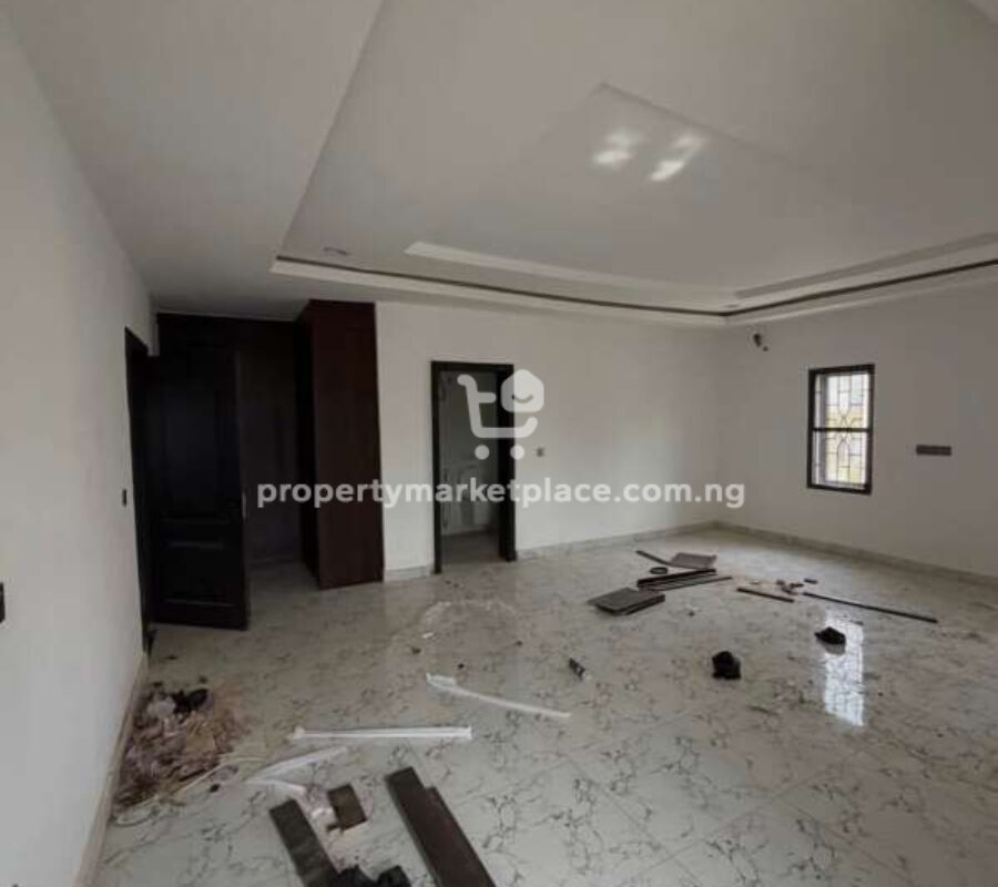 4 bedroom terrace duplex with a room Bq