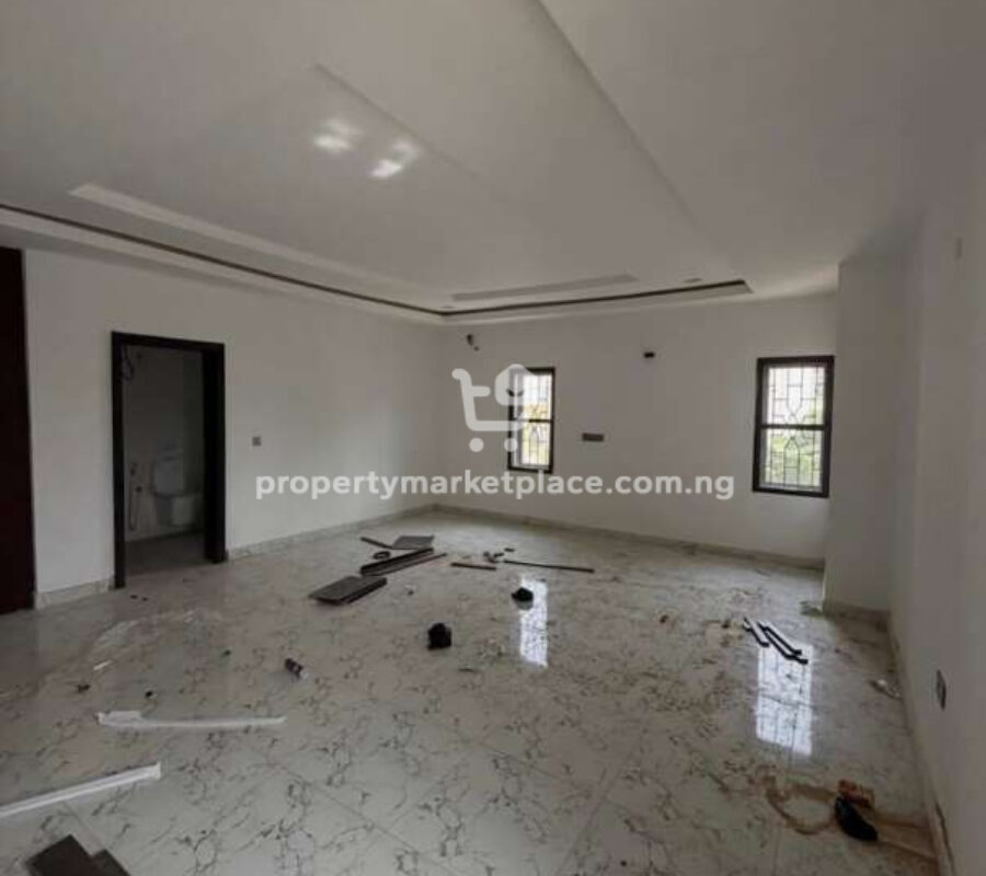 4 bedroom terrace duplex with a room Bq