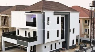 Luxury 5 bedroom detached duplex with swimming pool