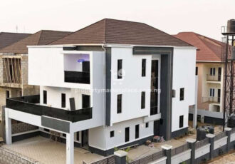 Luxury 5 bedroom detached duplex with swimming pool