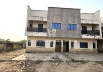 Spacious 3 bedroom terrace duplex with Bq
